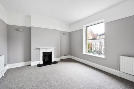 2 Bed Flat - Photo 3