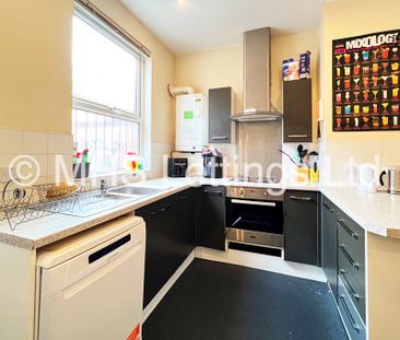 4 Bedroom Mid Terraced House for rent in Hessle Mount - Photo 5