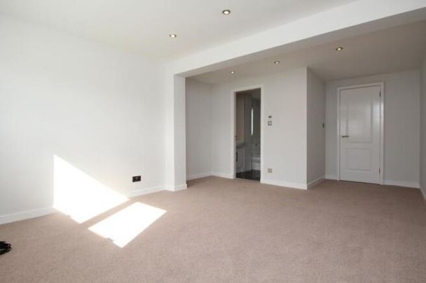 6 bedroom detached house to rent - Photo 1