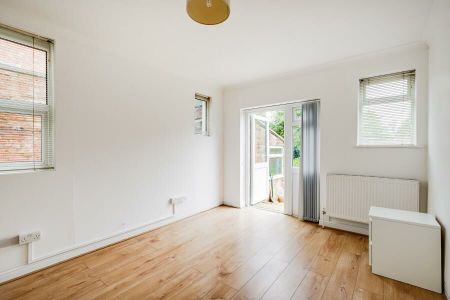 1 Bedroom Flat To Let - Photo 5