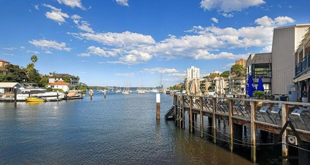 Modern two-bedroom apartment in one of Kirribilli's most sought-after locations. - Photo 1