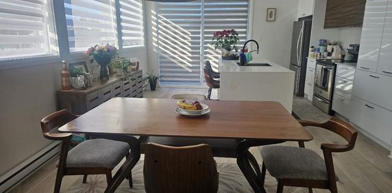 Appartement 5 1/2 haut de triplex - Photo 2