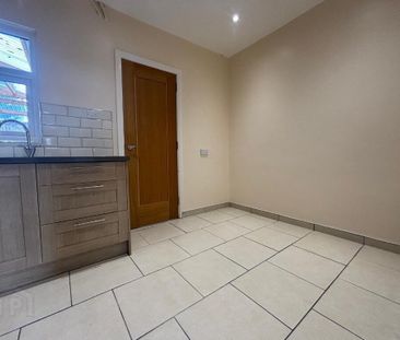79 Young Street, Lisburn, BT27 5EB - Photo 3