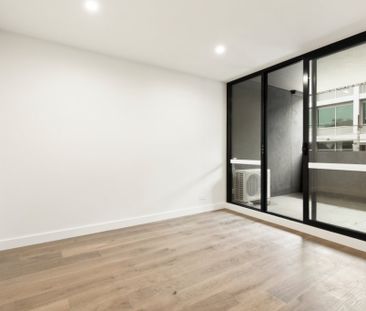 Modern Contemporary Apartment in the Highly Sought Location - Photo 4