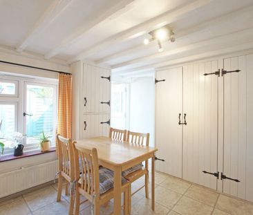 A characterful three-bedroom fisherman’s cottage in Selsey, with ga... - Photo 4