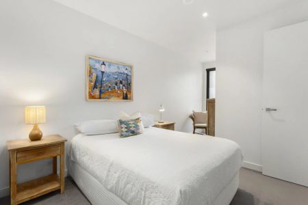 HAMPTON APARTMENT LIVING AT ITS FINEST - Photo 4
