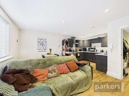 Langdale Gate, Witney, Oxfordshire, OX28 - Photo 2