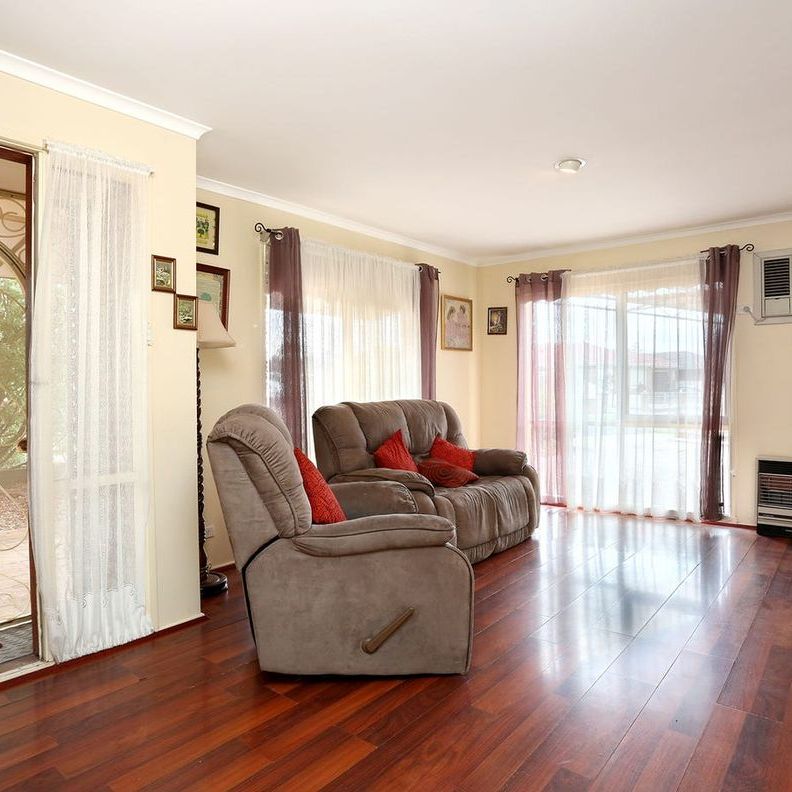 Ready to move in - Photo 1