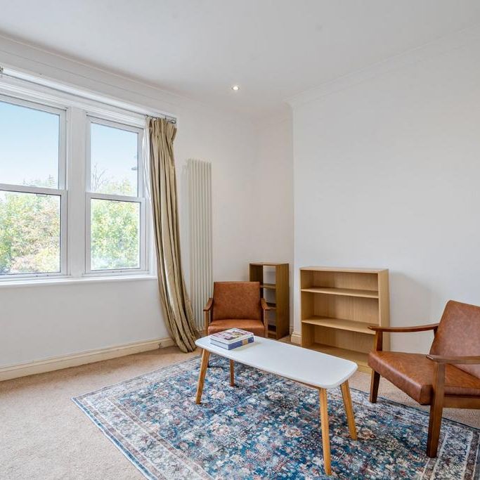 3 bedroom flat to rent - Photo 1