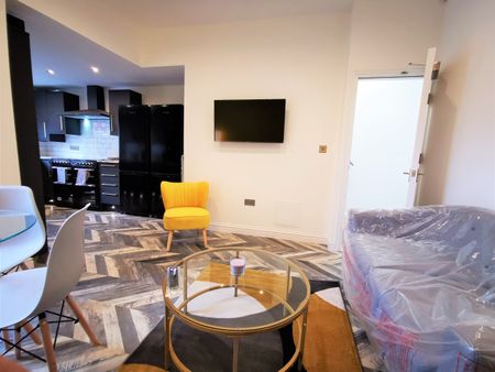 6 Bed Terraced House, Channell Road, L6 - Photo 4