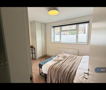 1 bedroom in a house share to rent - Photo 3