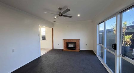 Renovated four-bedroom family home - Photo 3