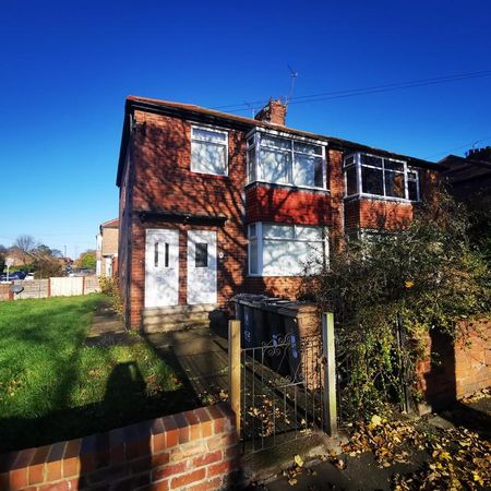 3 bedroom flat to rent - Photo 4