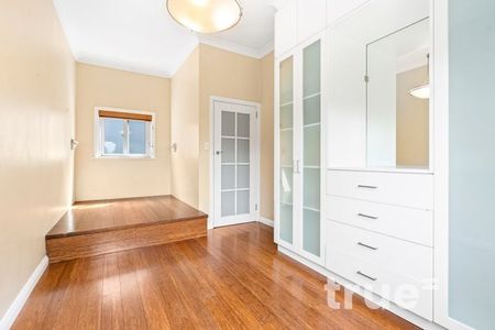 ELECTRICITY INCLUDED = MODERN APARTMENT IN PRIME LOCATION - Photo 2