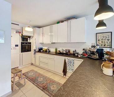 Appartement spacieux, traversant et lumineux de 5 pièces avec en su... - Photo 2