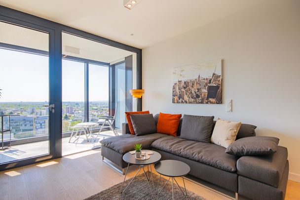 City-Residence: High-End-Wohnung (15.Stock) in spektakulärem Wohnturm - Photo 1