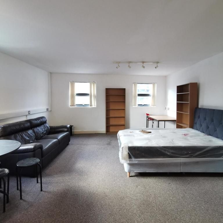 Studio to rent - Photo 1