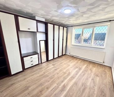 Cover Drive - Photo 2