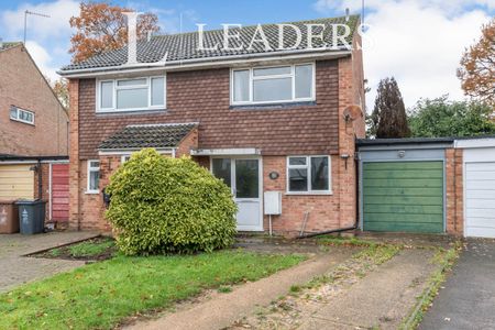 2 bedroom house to rent Eastbourne Avenue, Stevenage, Hertfordshire, SG1 - Photo 2