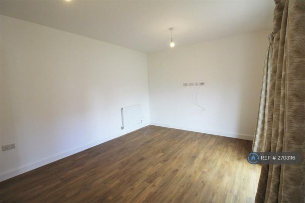 4 bedroom detached house to rent - Photo 1