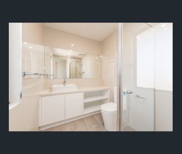 Near new townhouse in a great location - Photo 6