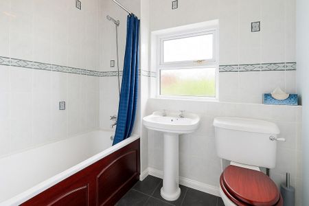 3 bedroom detached house to rent - Photo 5