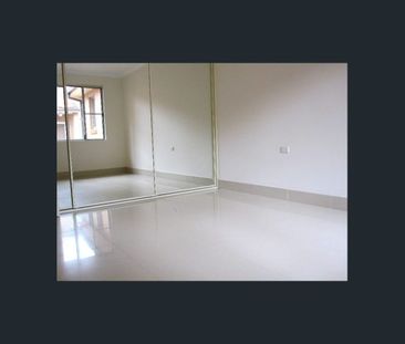 LARGE FOUR BEDROOM FAMILY HOME - Photo 2
