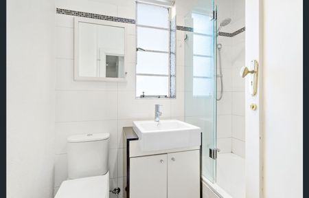 12/10A Mitford Street, St Kilda VIC 3182 - Photo 2