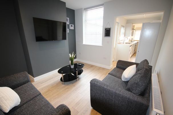 1 bedroom in a house share to rent - Photo 1