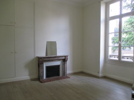 Location Appartement 5 pièces 124m² ORLEANS 45000 - Photo 5