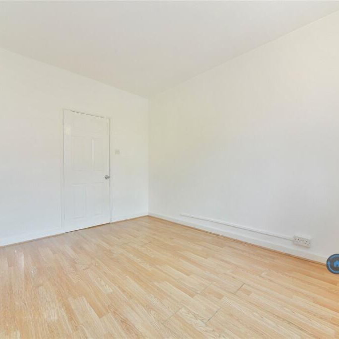 4 bedroom flat to rent - Photo 1