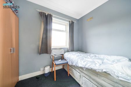 4 bedroom semi-detached house to rent - Photo 4