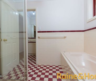 Three Bedroom Family Home - Photo 4