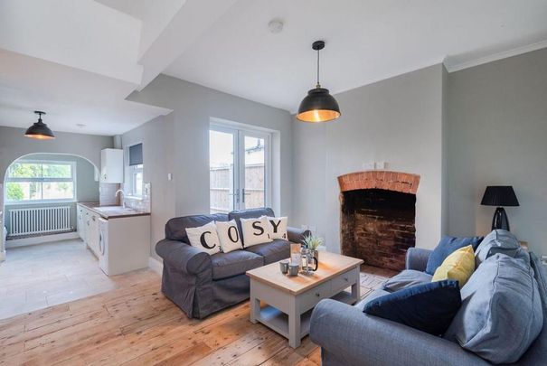 4 bedroom terraced house to rent - Photo 1