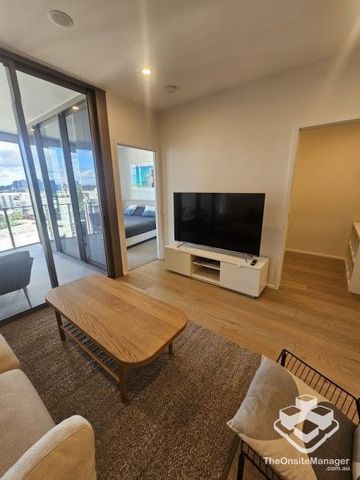 Stylish & Spacious 2-Bedroom Apartment Steps from the Brisbane River! - Photo 2