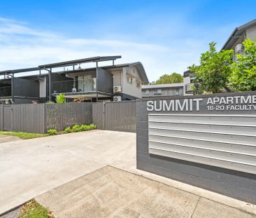 Furnished, modern, two bedroom apartment - Photo 2