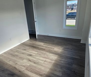 For Lease - 340 Raheen Court, Barrhaven, Ontario - Photo 3