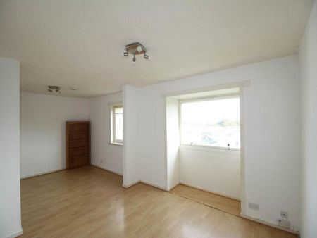 3 bedroom flat to rent - Photo 3