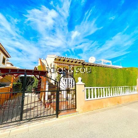 Alquiler de chalet pareado en Calle Cantábrico - Photo 1