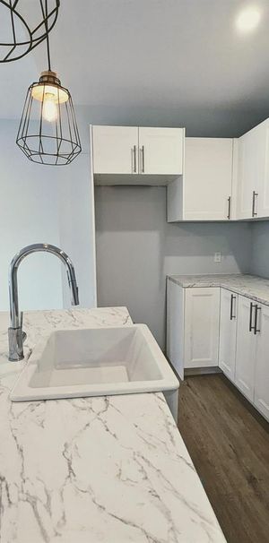 Immeuble - 175 à 187 King Ouest 3 ½ à Louer - Comme Neuf - Photo 1