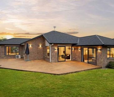 Large 4-Bedroom Flagstaff Home with Two Lounges & EV Charger - Photo 5