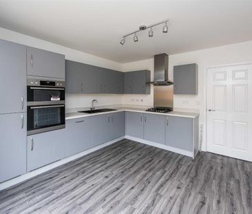 3 bedroom semi-detached house to rent - Photo 6