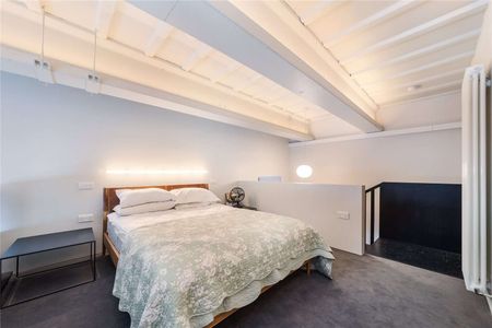 A spectacular 926sq ft one bedroom apartment in this exclusive converted commercial premises. - Photo 5