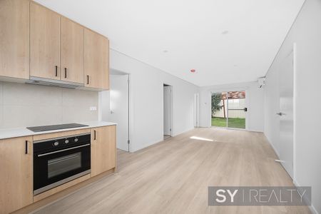 213A Wentworth Avenue, Pendle Hill NSW 2145 - House For Rent | Domain - Photo 5