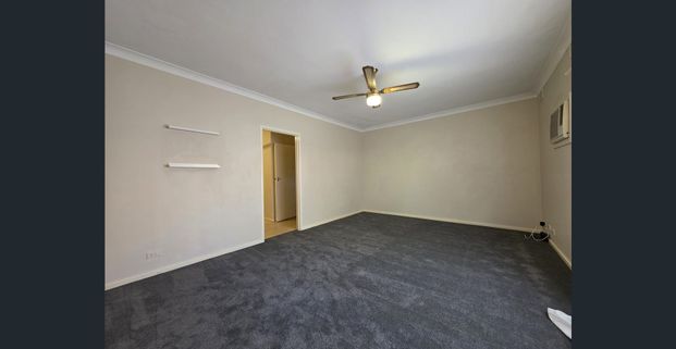 Fantastic location close to everything you could need - Photo 1
