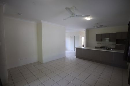 Charming Family Home in Bushland Beach - Photo 4