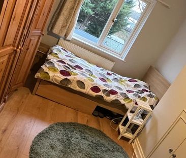 Room in a Shared House, Norbury, SW16 - Photo 4