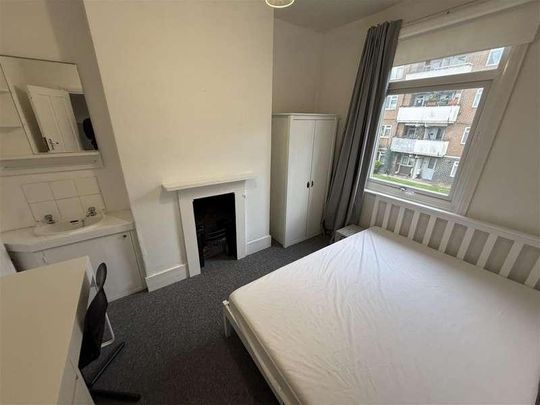 St. Martins Place, Brighton, BN2 - Photo 1