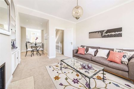 A stylish townhouse with river views and roof terrace in Barnes Village - Photo 2