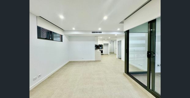 One Bedroom Plus Study! Great Location! - Photo 1